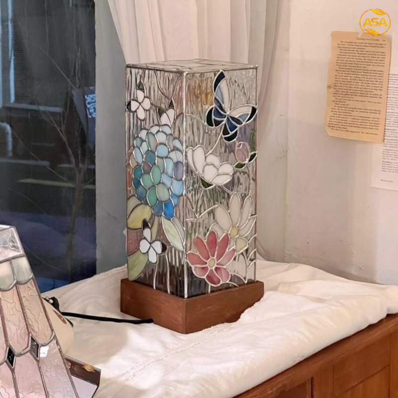 đèn bàn kính màu dạng cột